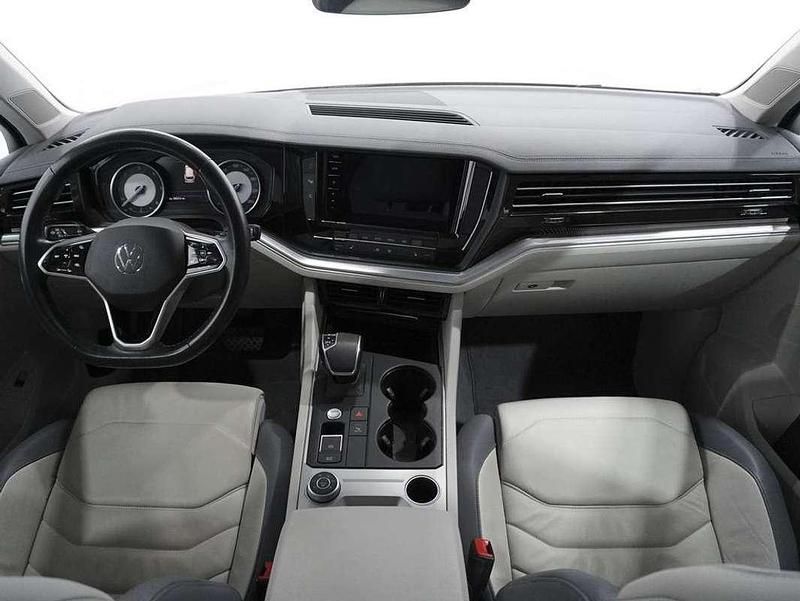 Usado VW Touareg Elegance 286 CV (210 kW) 2022 Plateado SUV