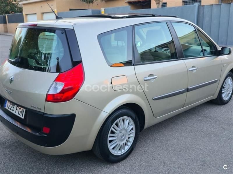 Usado Renault Grand Scénic II Privilege 130 CV (95 kW) 2007 Beige Monovolumen