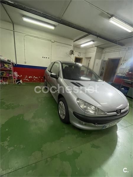 Gris / plata Usado 2000 Peugeot 206 Berlina | 1950 € (Precio justo) - Imagen 1/4