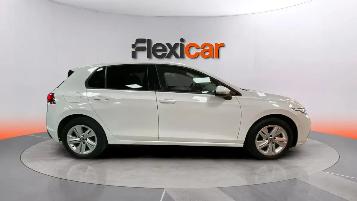 Usado VW Golf VIII 116 CV (85 kW) 2021 Blanco Berlina