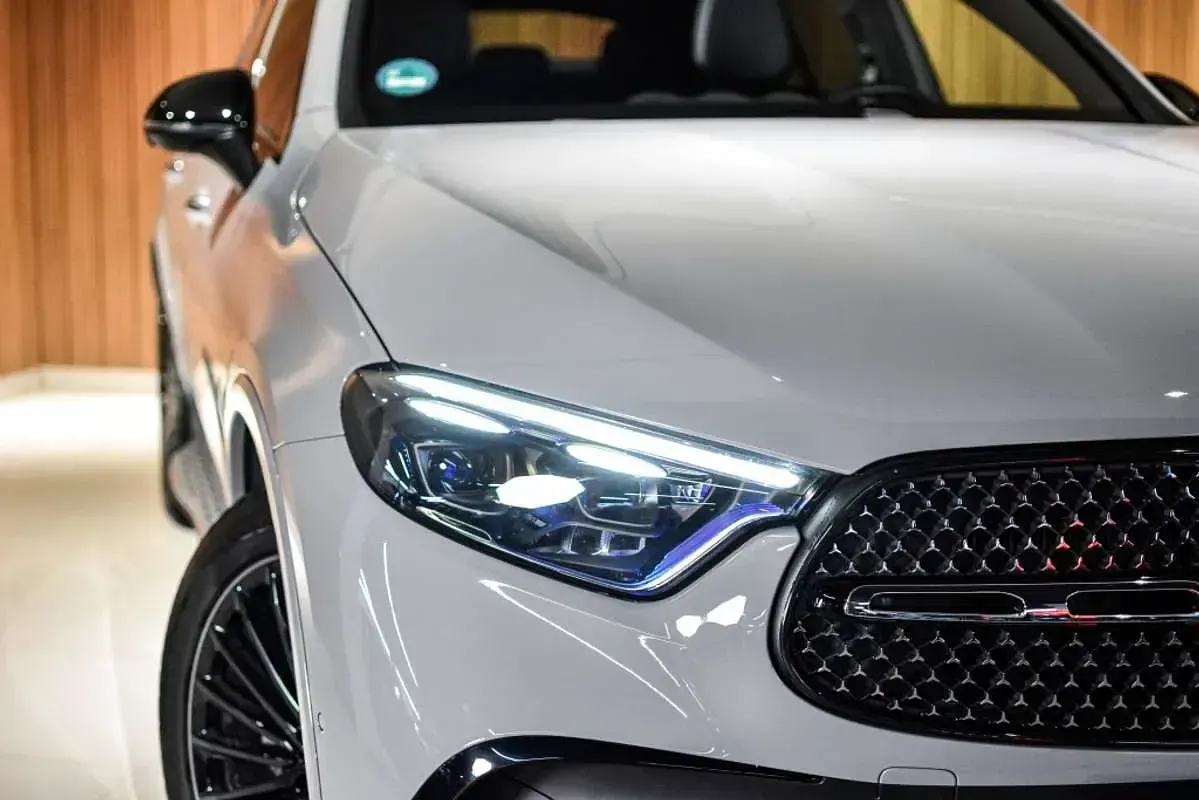 Usado Mercedes GLC300 269 CV (197 kW) 2025 Gris SUV