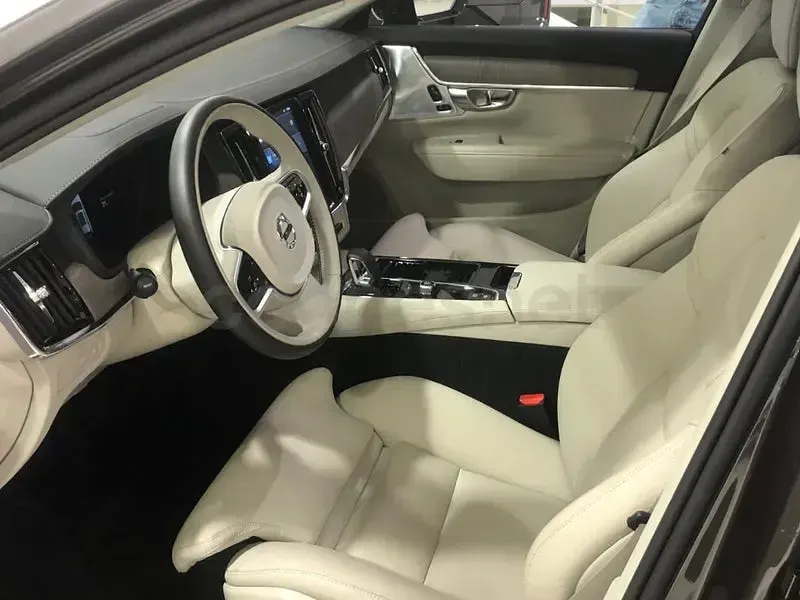 Usado Volvo V90 Ultra 350 CV (257 kW) 2025 Gris / plata Familiar