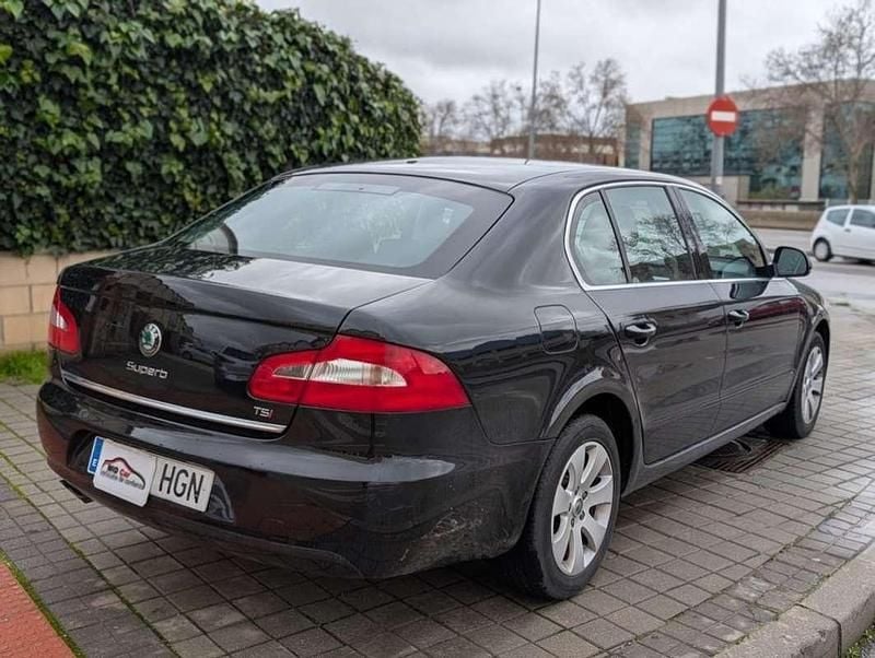 Usado Skoda Superb Elegance 160 CV (117 kW) 2011 Negro Berlina