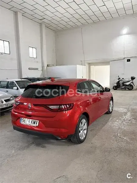 Usado Renault Mégane LIMITED 130 CV (95 kW) 2018 Rojo Berlina