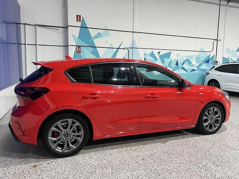 Usado Ford Focus ST-Line 125 CV (91 kW) 2024 Rojo Berlina