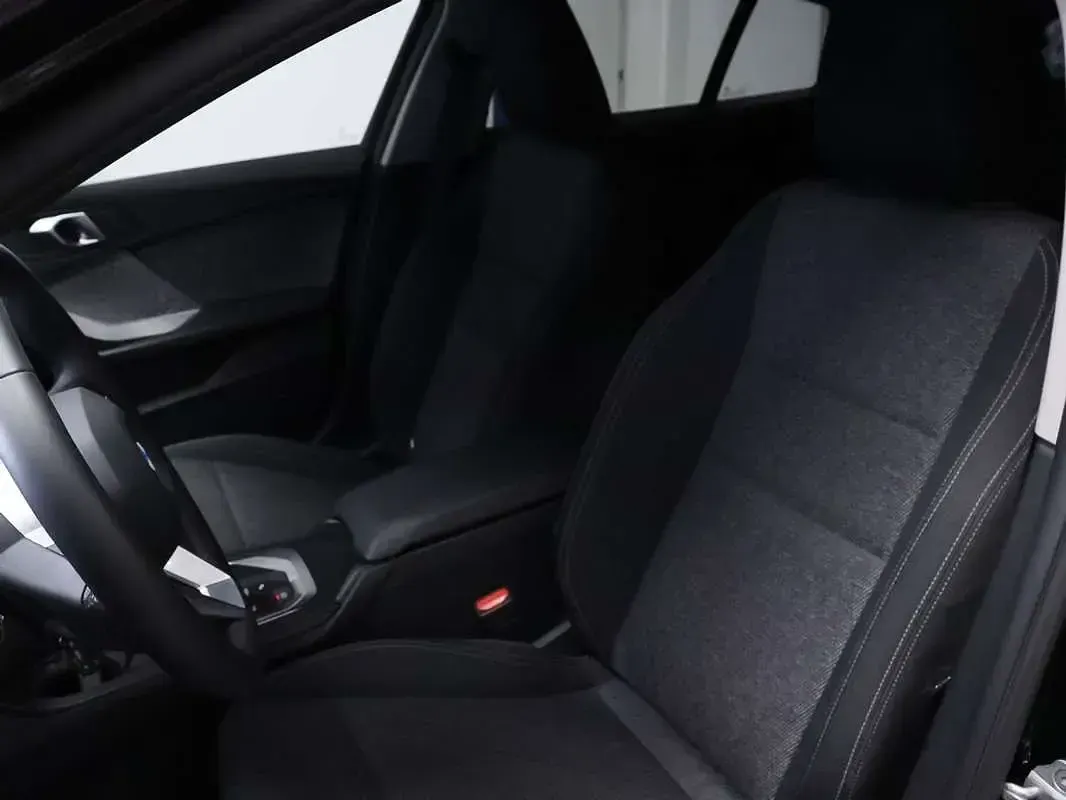 Usado BMW 116 122 CV (89 kW) 2025 Negro Utilitario