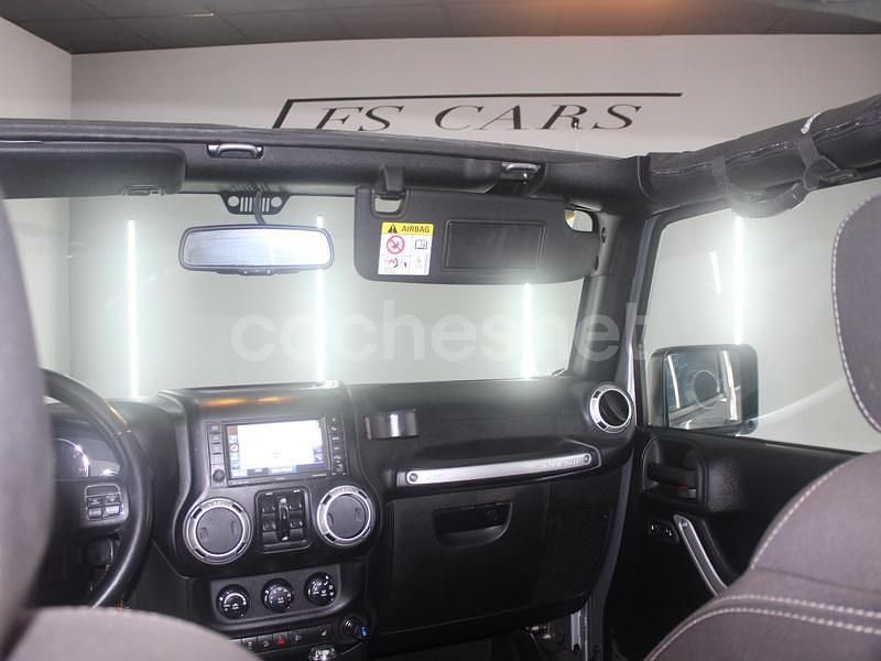 Usado Jeep Wrangler Unlimited Sahara 200 CV (147 kW) 2015 Gris / plata SUV