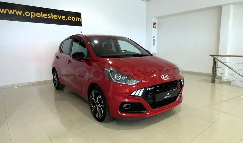 Usado Hyundai i10 N Line 84 CV (61 kW) 2023 Rojo Utilitario