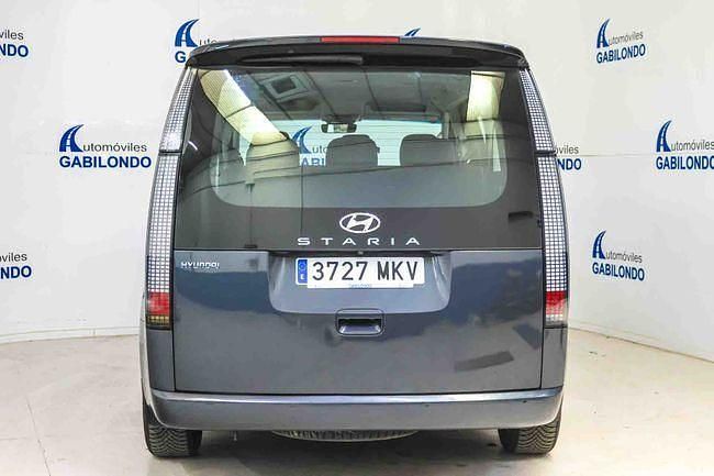 Usado Hyundai Staria 177 CV (130 kW) 2023 Gris Monovolumen