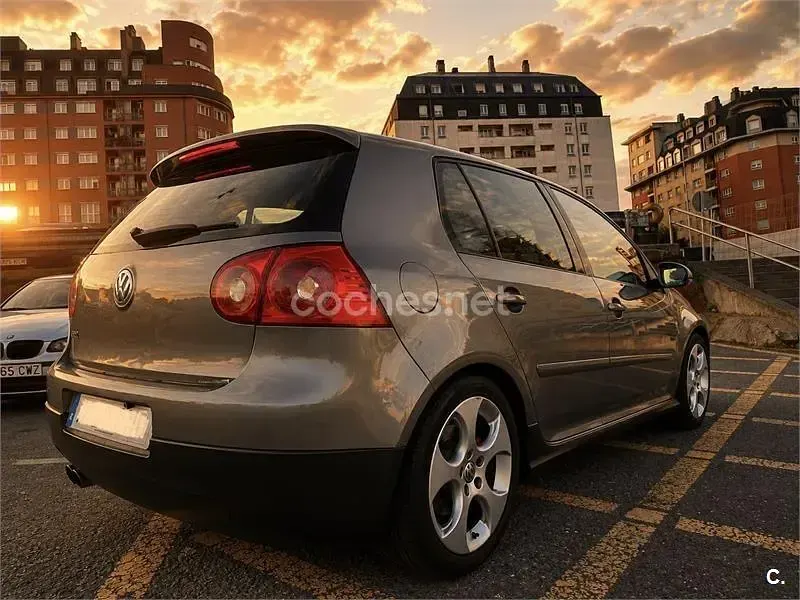 Usado VW Golf IV GTI 200 CV (147 kW) 2005 Gris / plata Berlina