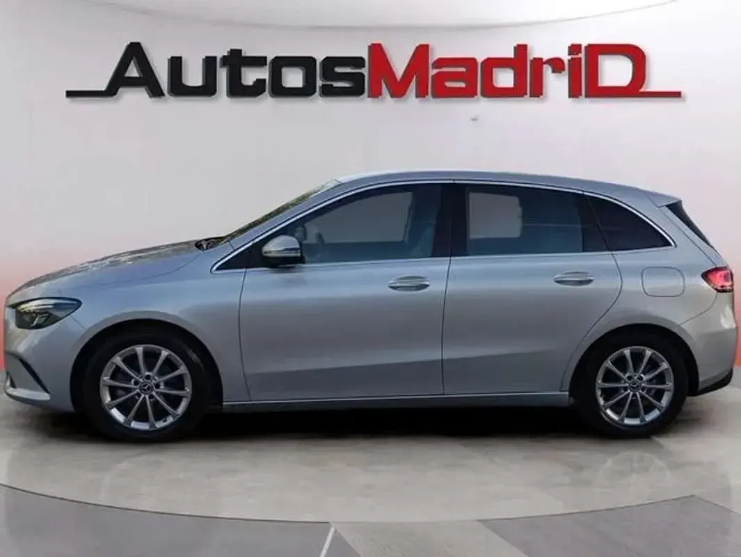 Usado Mercedes B180 117 CV (86 kW) 2019 Gris Utilitario