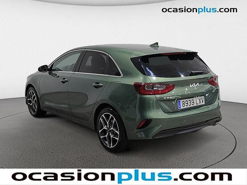 Usado Kia Ceed 120 CV (88 kW) 2022 Verde Utilitario