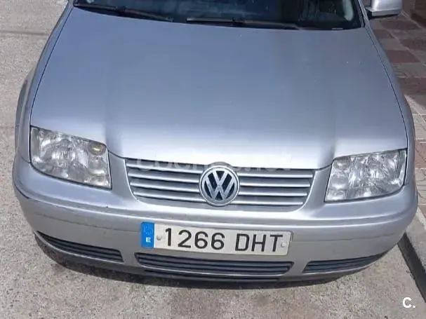 Usado VW Bora Conceptline 100 CV (73 kW) 2005 Gris / plata Berlina