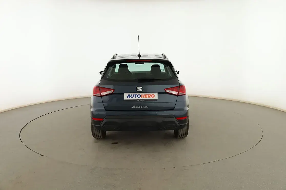 Usado Seat Arona Style 110 CV (80 kW) 2022 Gris SUV