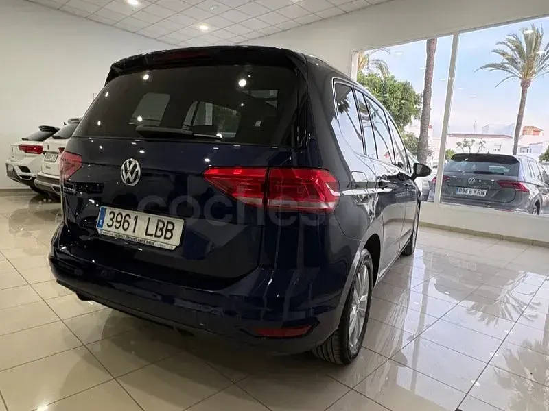 Begagnad VW Touran Advance 115 HK (84 kW) 2019 Blå Minibuss