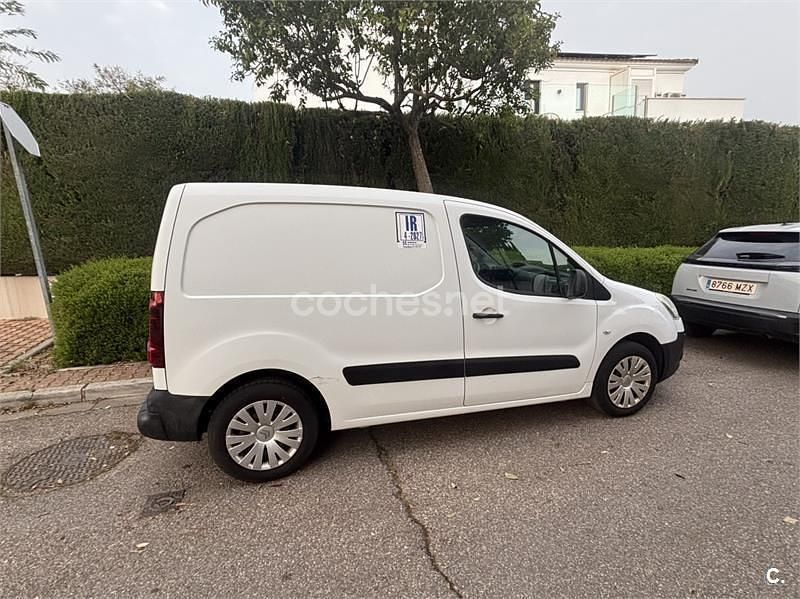 Usado Citroën Berlingo Attraction 75 CV (55 kW) 2014 Blanco Monovolumen