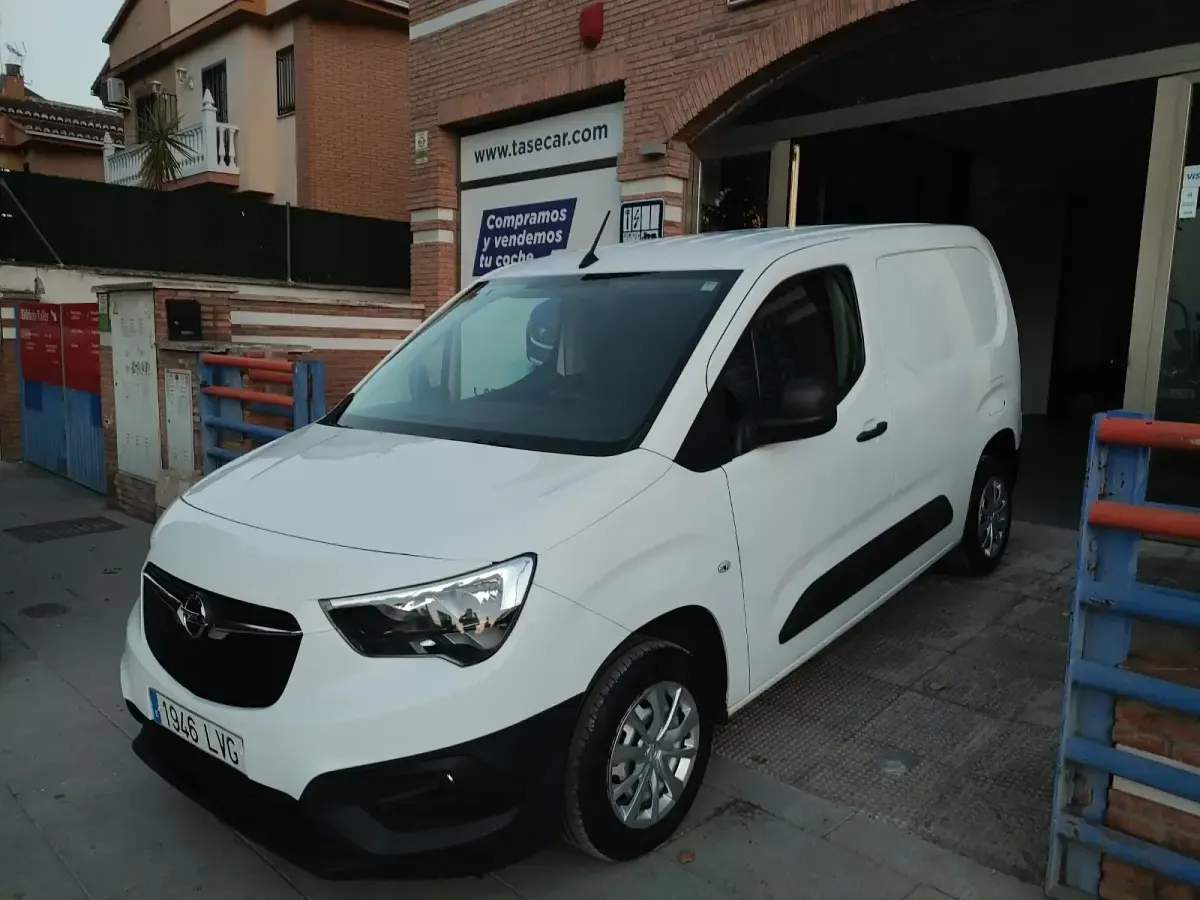 Usado Opel Combo S 100 CV (73 kW) 2021 Blanco Monovolumen