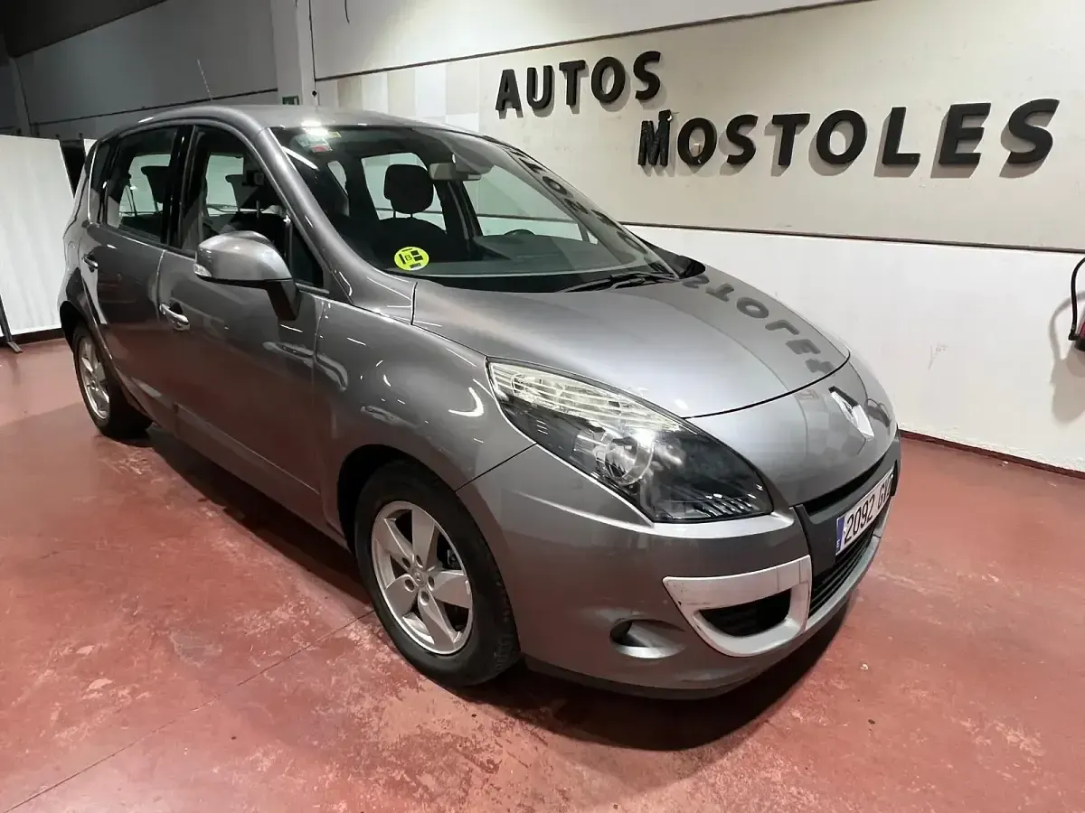 Usado Renault Scénic III Dynamique 130 CV (95 kW) 2009 Monovolumen