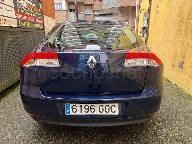 Usado Renault Laguna III 130 CV (95 kW) 2010 Azul Berlina