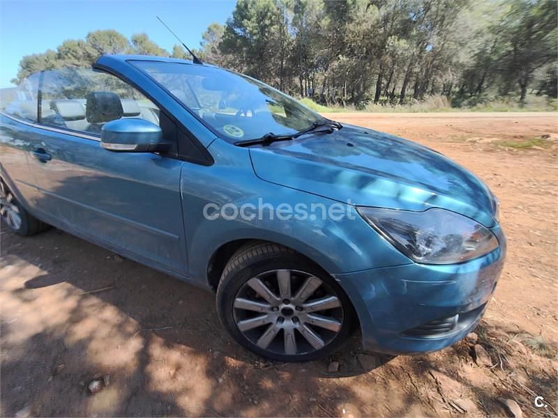 Usado Ford Focus Cabriolet Titanium 136 CV (100 kW) 2010 Azul Descapotable