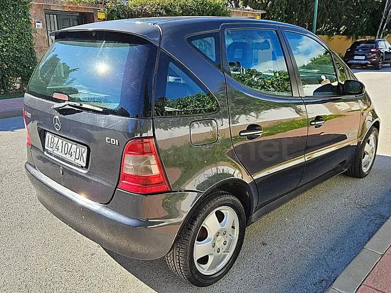Usado Mercedes A160 Elegance 60 CV (44 kW) 2000 Gris / plata Utilitario