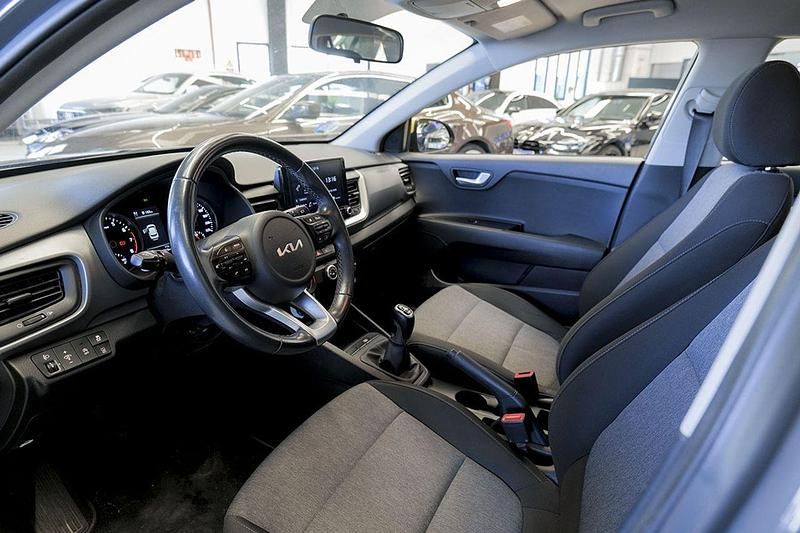 Usado Kia Stonic 100 CV (73 kW) 2023 Gris SUV