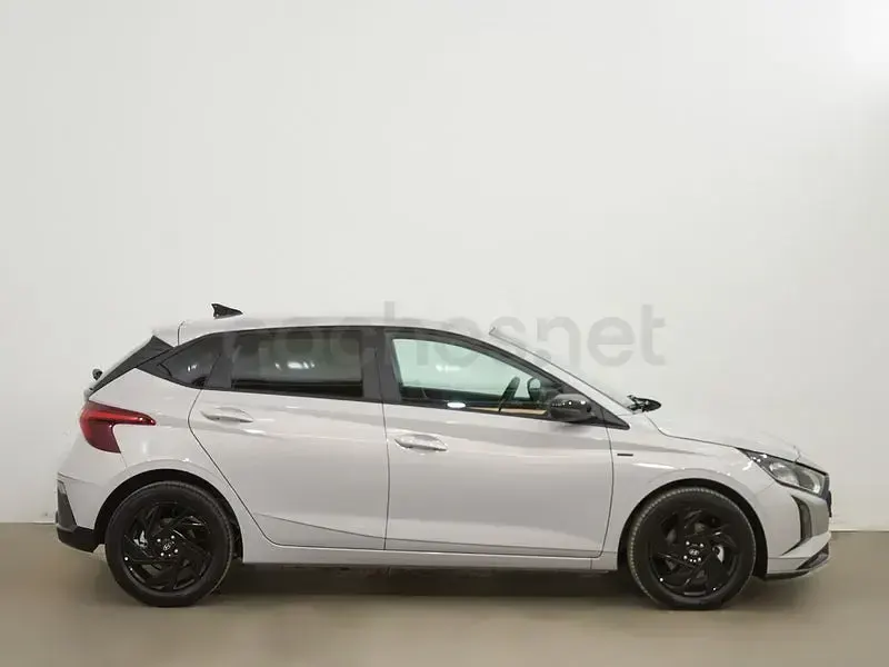 Nuevo Hyundai i20 Blackline 90 CV (66 kW) 2026 Gris / plata Utilitario
