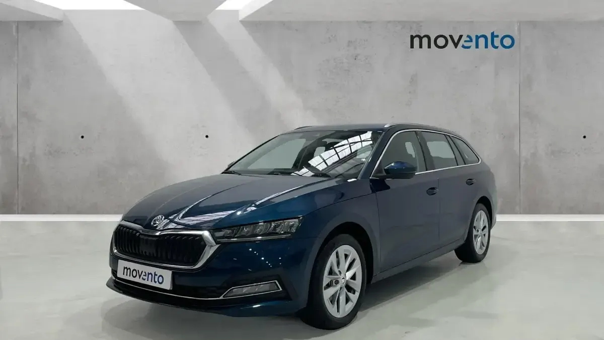 Usado Skoda Octavia Selection 150 CV (110 kW) 2023 Azul Familiar