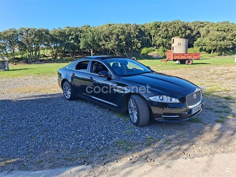 Usado Jaguar XJ Premium Luxury 275 CV (202 kW) 2014 Negro Berlina