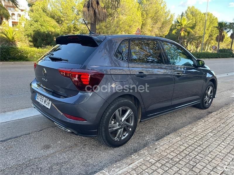 Usado VW Polo R-line 110 CV (80 kW) 2024 Gris / plata Berlina