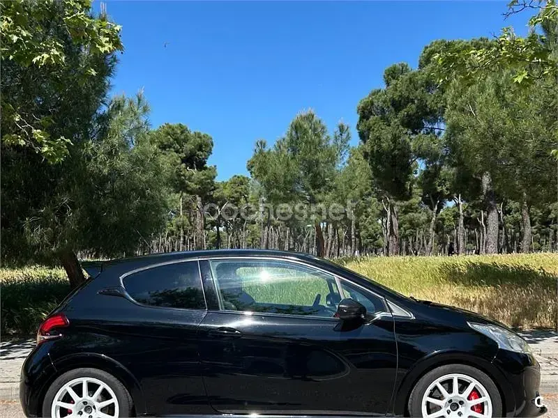 Usado Peugeot 208 GTi 200 CV (147 kW) 2014 Negro Utilitario