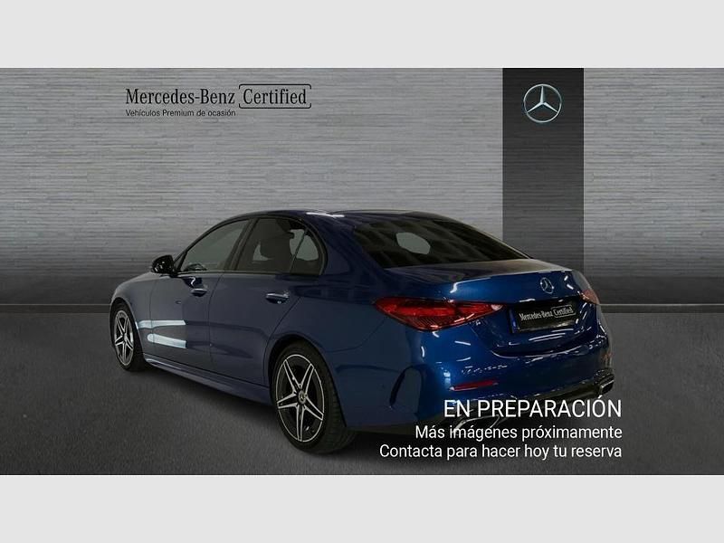 Usado Mercedes C200 AMG line 204 CV (150 kW) 2021 Azul Berlina
