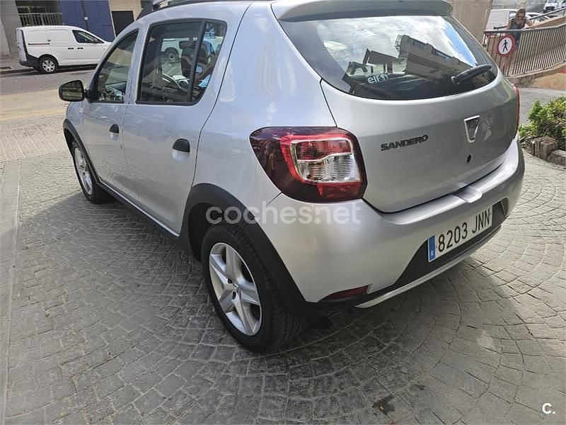 Gris / plata Usado 2016 Dacia Sandero Stepway Berlina | 8500 € (Buen precio) - Imagen 1/4