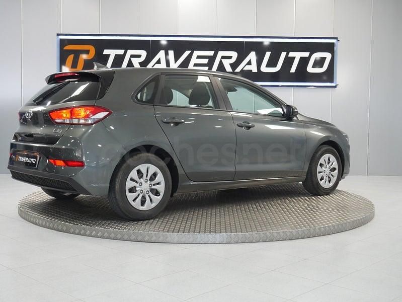 Usado Hyundai i30 110 CV (80 kW) 2022 Gris Utilitario