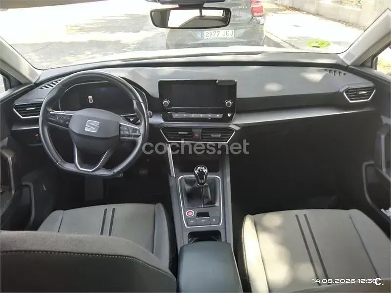 Usado Seat Leon Style 130 CV (95 kW) 2020 Blanco Familiar