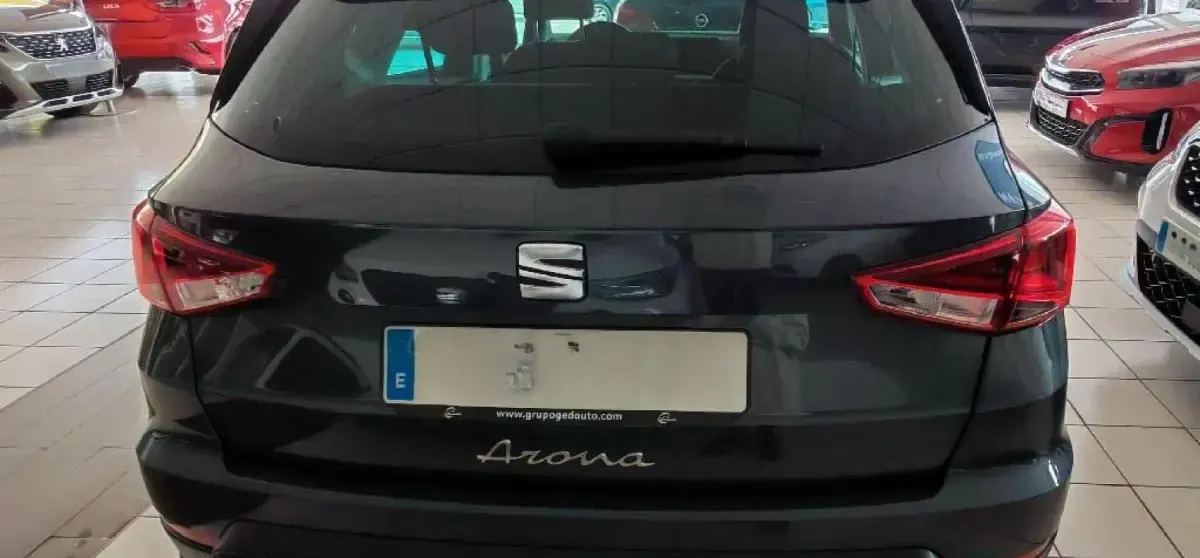 Usado Seat Arona Style 116 CV (85 kW) 2025 Gris magnetic/ negro SUV