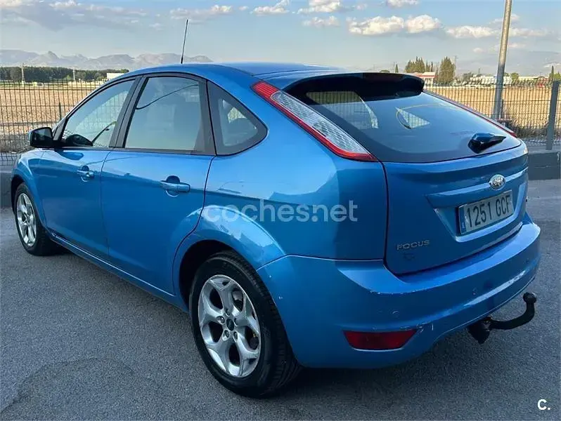 Usado Ford Focus Titanium 109 CV (80 kW) 2008 Azul Berlina
