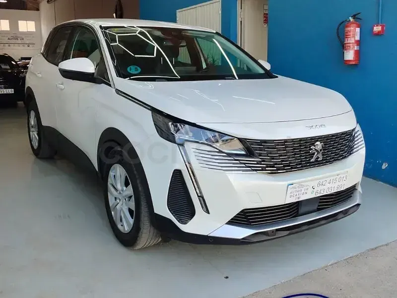 Usado Peugeot 3008 Active 130 CV (95 kW) 2020 Blanco SUV
