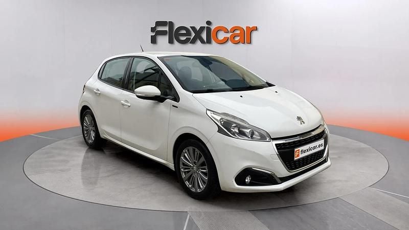 Usado Peugeot 208 Signature Sky 83 CV (61 kW) 2019 Blanco Utilitario