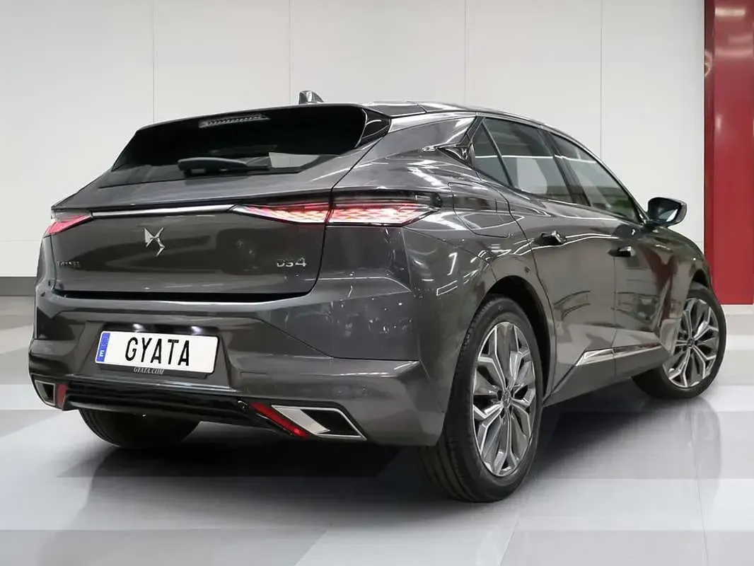 Usado DS Automobiles DS4 Crossback Trocadero 226 CV (166 kW) 2023 Gris SUV