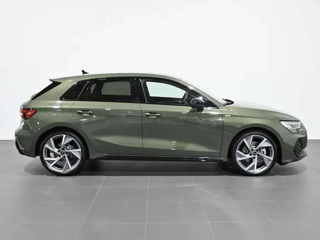 Usado Audi A3 Sportback Comfort 150 CV (110 kW) 2025 Verde Utilitario