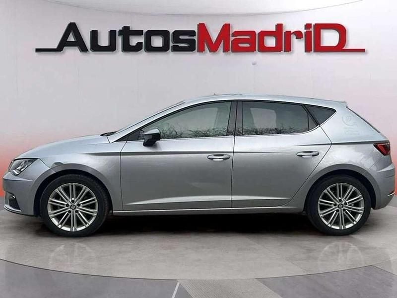 Usado Seat Leon Style 131 CV (96 kW) 2020 Gris Berlina