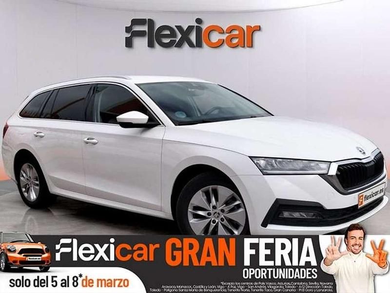 Usado Skoda Octavia Ambition 116 CV (85 kW) 2023 Blanco Familiar
