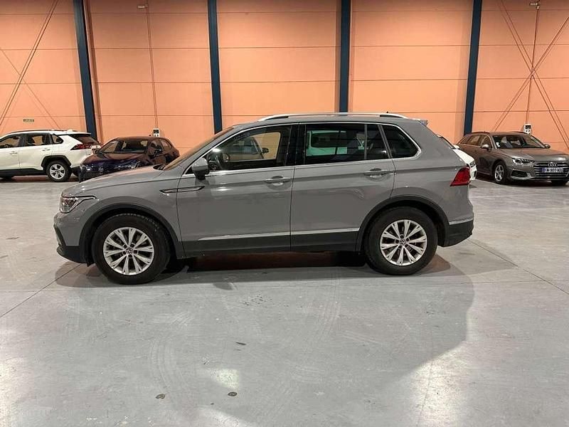Usado VW Tiguan Life 150 CV (110 kW) 2022 Gris / plata SUV