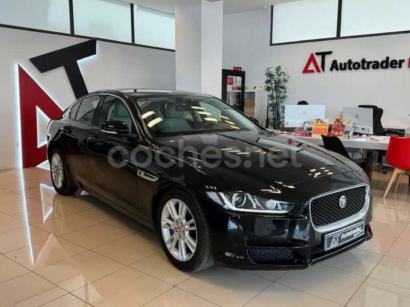 Usado Jaguar XE Portfolio 180 CV (132 kW) 2016 Negro Berlina