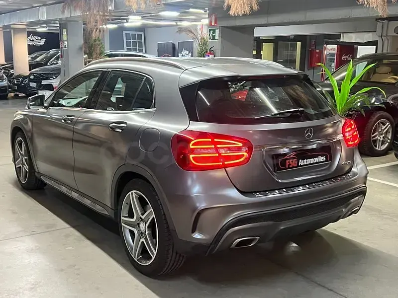 Usado Mercedes GLA220 AMG line 170 CV (125 kW) 2014 Gris / plata SUV