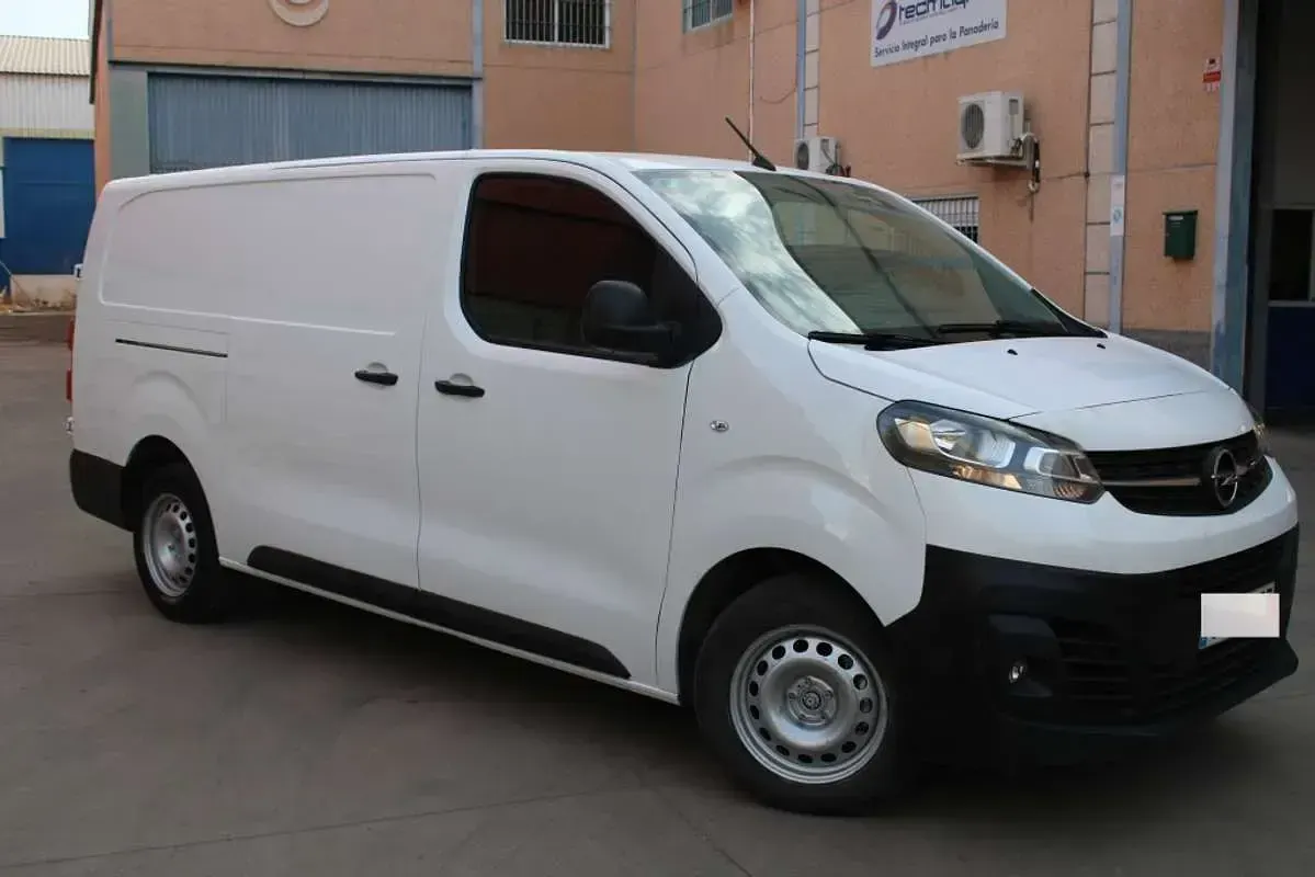 Usado Opel Vivaro-e Combi S 120 CV (88 kW) 2022 Blanco Monovolumen