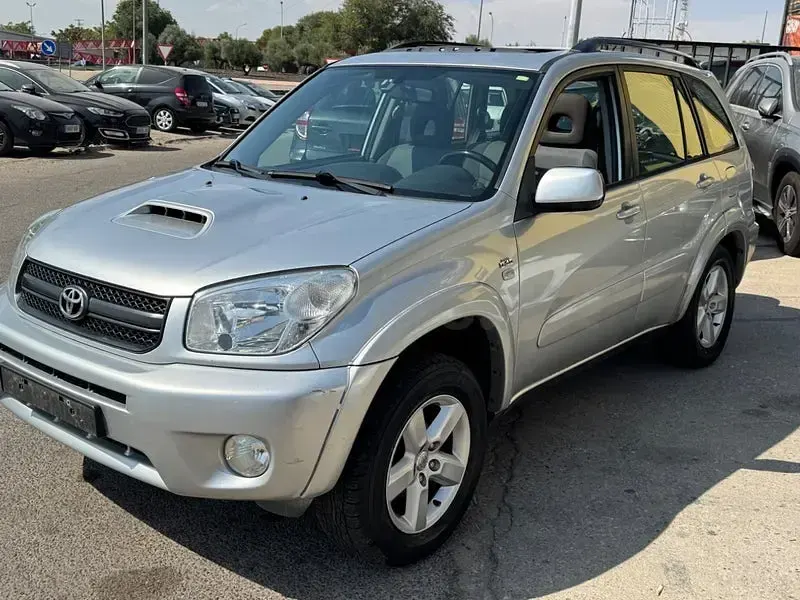 Usado Toyota RAV4 Sol 116 CV (85 kW) 2005 Gris / plata SUV