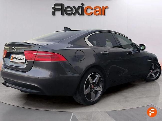 Usado Jaguar XE Pure 180 CV (132 kW) 2018 Gris Berlina