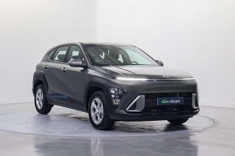 Usado Hyundai Kona 101 CV (74 kW) 2025 Gris SUV
